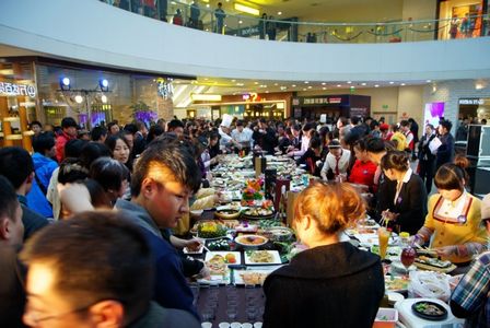 长春红旗街万达广场举办第五届美食节
