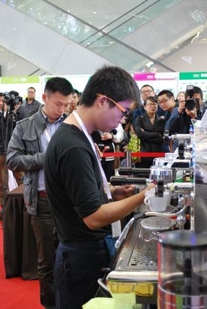 南京万达百货举办国际咖啡师大赛 