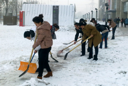 呼和浩特万达广场启动雪天应急预案 