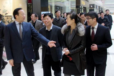 绍兴县委书记率邻县党政考察团参观绍兴柯桥万达广场 
