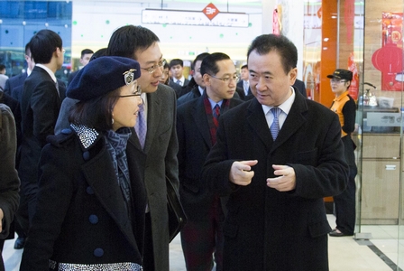 王健林董事长会见衣恋集团董事长朴圣敬一行