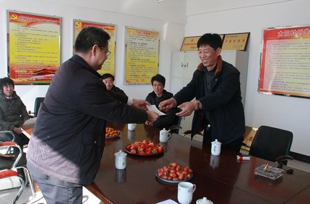 万达集团赴太阳村开展春节走访慰问活动