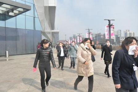廊坊万达广场举行消防疏散实战演练