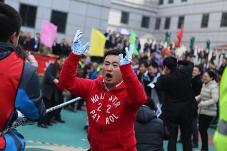 2013年集团总部员工拔河比赛圆满落幕