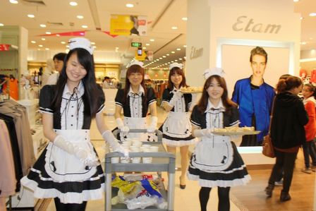 上海宝山万达百货推出“甜蜜女仆贴心服务”活动 