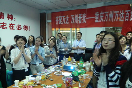重庆万州万达百货精心筹办4月迎新会
