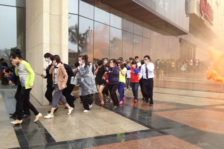 福建晋江万达广场举行大型消防演习 