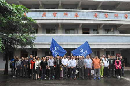 万达广州公司义工为佛冈敬老院服务