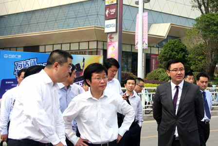安徽芜湖市市长潘朝晖视察芜湖镜湖万达广场