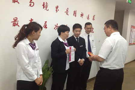 包头万达百货表彰4月优秀卖场管理人员