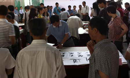 万达武汉楚河汉街举办书画名家精品展 数十位大师挥毫泼墨