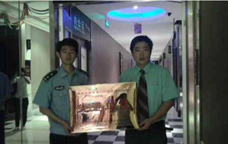 温州龙湾大歌星荣获警民共建先进单位 获颁奖牌 
