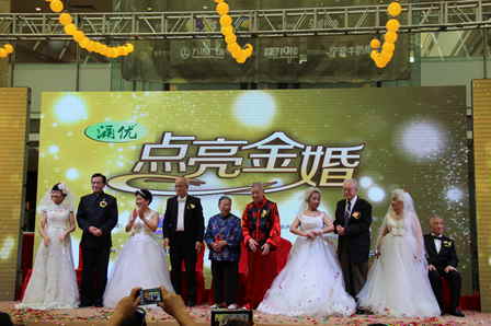 宁波鄞州万达广场举行“点亮金婚”大型公益主题活动 