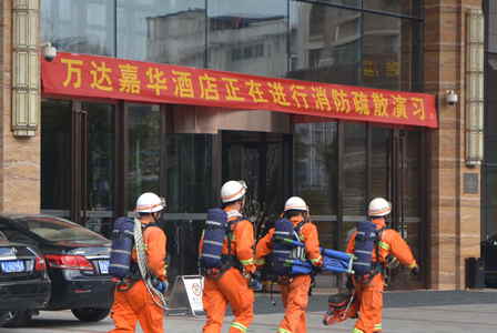 福建宁德万达嘉华酒店举办消防演习 增强逃生自救能力