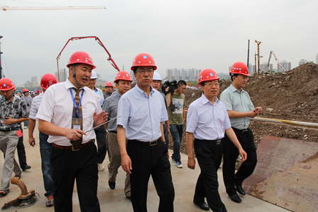 四川广元市委书记和市长视察万达广场项目 肯定施工质量和管理