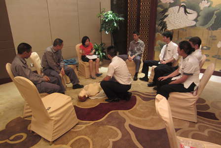 宁德万达嘉华酒店进行紧急救助培训 学习包扎和心肺复苏急救