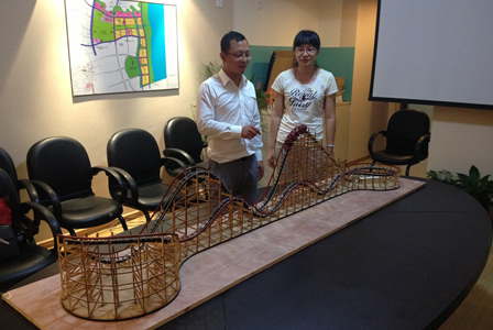 南昌万达城展示中心引入国内首套木质过山车仿真模型